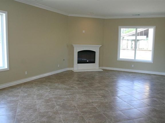 5th image of 43226 Mayberry Ave
