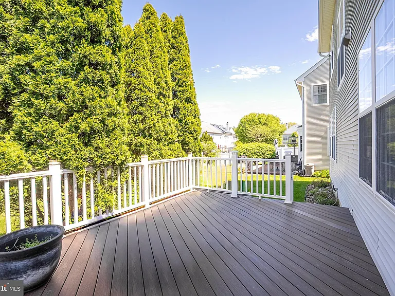 31 Hawthorn Dr — Photo 42