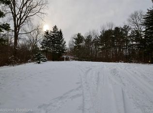 5365 Jacobs Dr, Holly, MI 48442