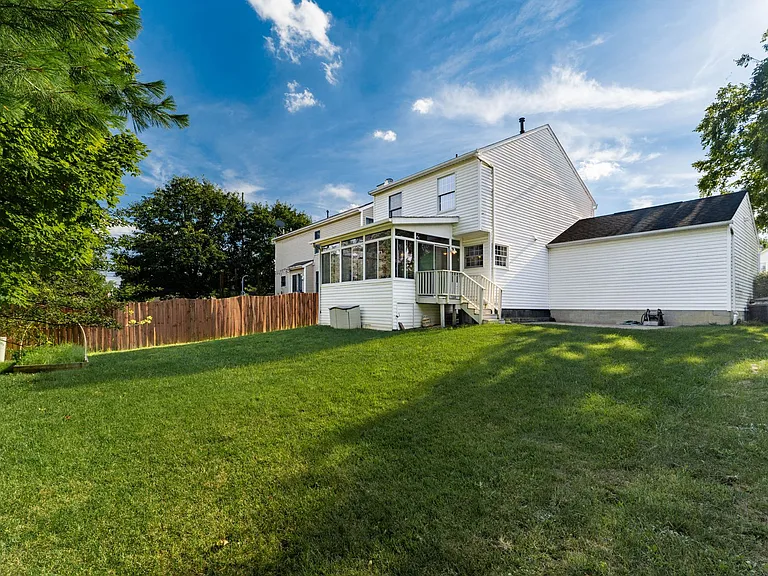 8446-1 Olenbrook Dr — Photo 39