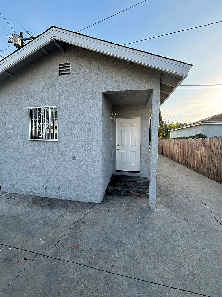 3 bed, 612 sqft, $3,650 — Photo 2