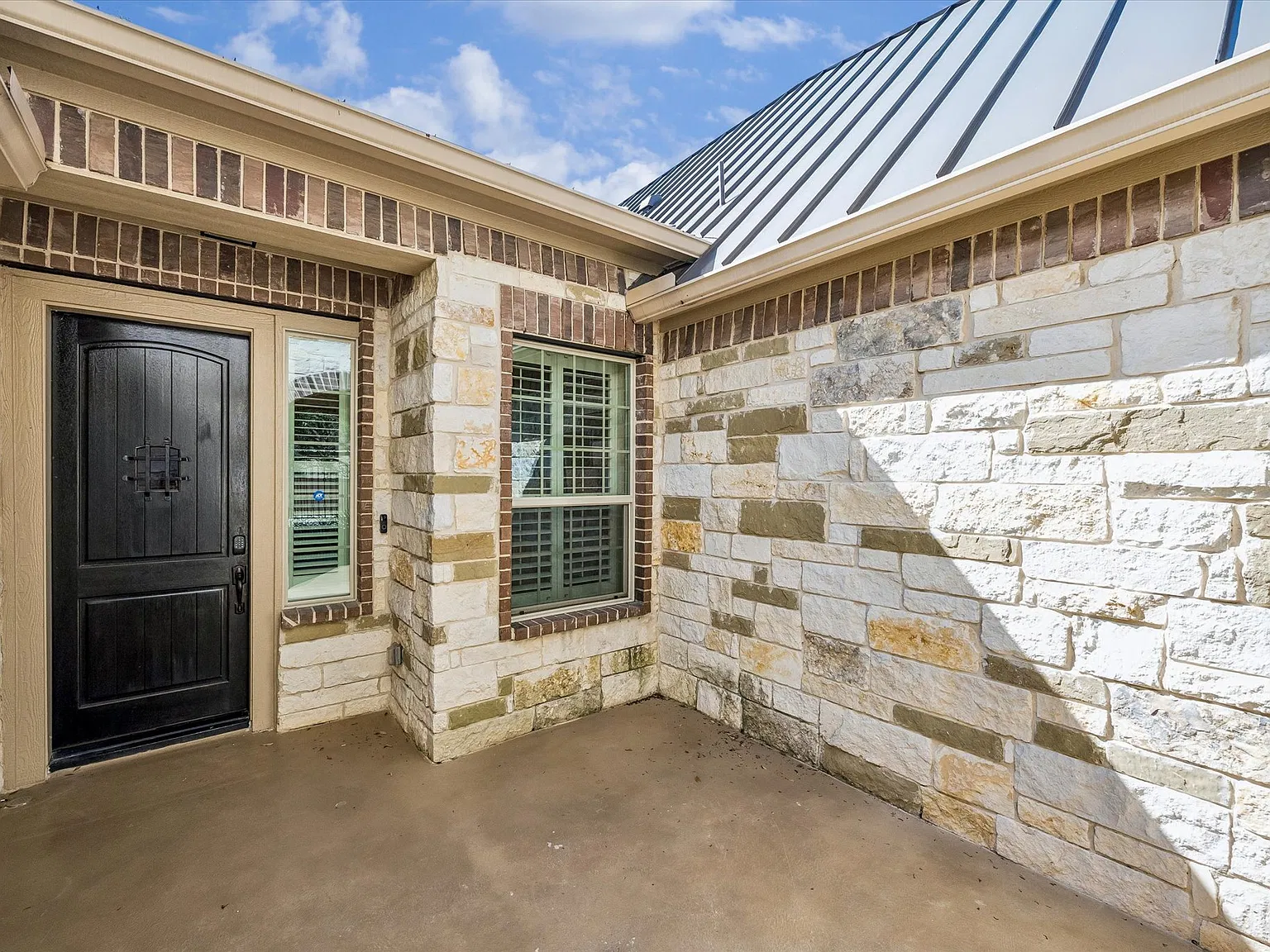 4 bed, 4108 sqft, $6,500 — Photo 3