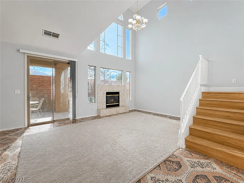 4 bed, 3.0 bath, 2304 sqft, $2,400 — Photo 3