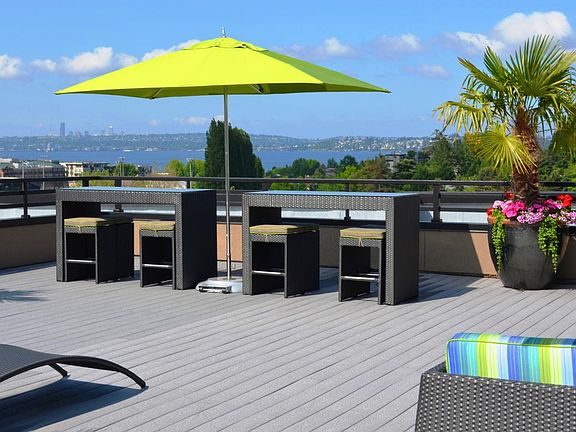 Our rooftop terrace with free wifi & beautiful views!