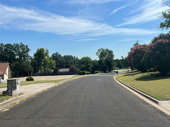 4th image of 1708 Comanche Dr