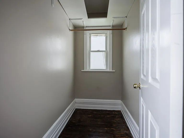 1146 S Plymouth Ave — Photo 5