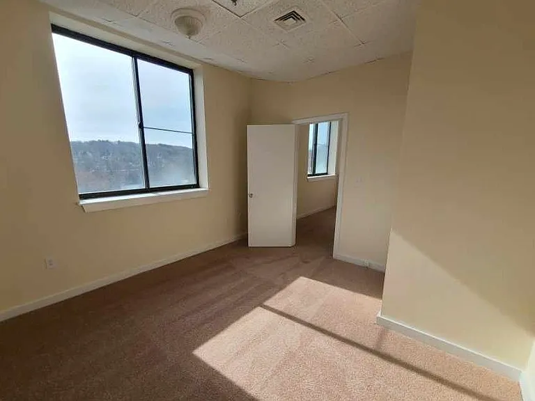 Fallview Apartments — Photo 16