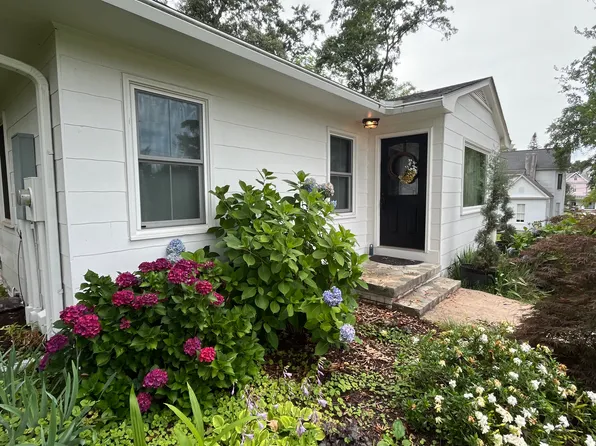 104 Pine St, Seneca, SC 29678