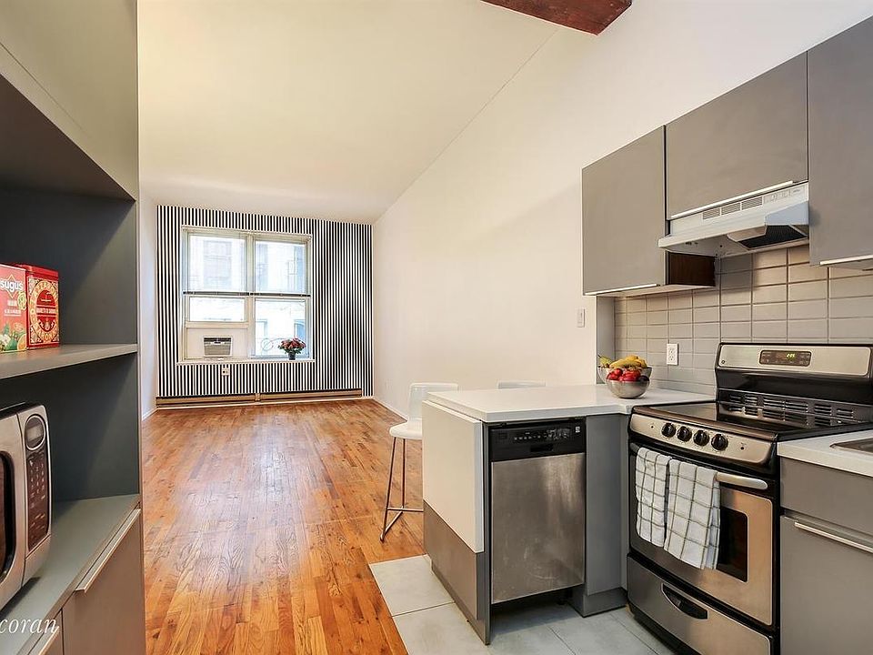 1st image of 15 Waverly Pl #3S