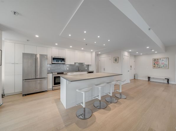 555 Austin Ave #2102, Coquitlam, BC V3K 6R8