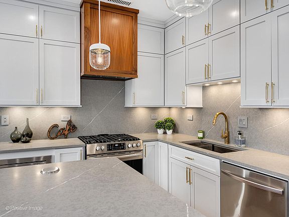 5th image of 2750 N Wolcott Ave APT 3N