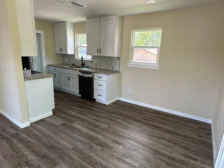 2137 Black Creek Trl — Photo 4