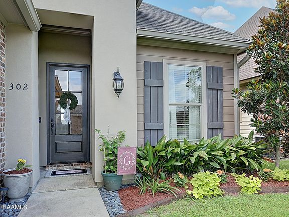 2nd image of 302 Highland View Dr