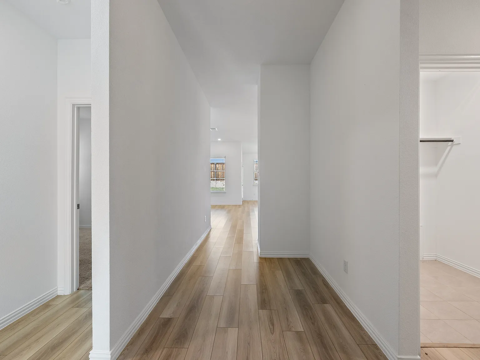 4 bed, 1926 sqft, $2,250 — Photo 4