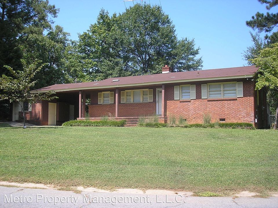 2nd image of 806 Lakeside Dr