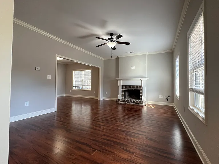1071 Middleton Ln — Photo 17