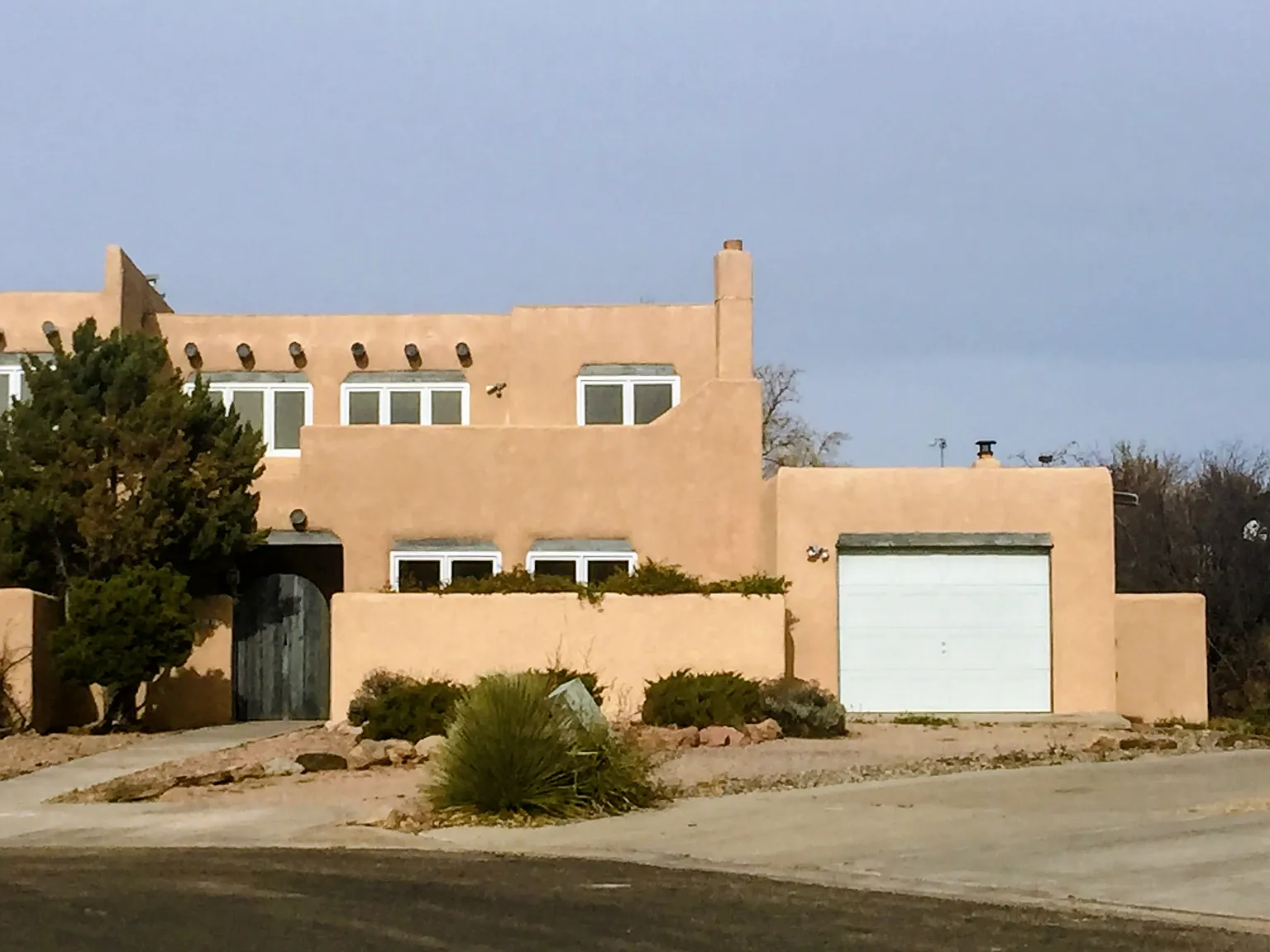 3 bed, 2245 sqft, $2,600 — Photo 1