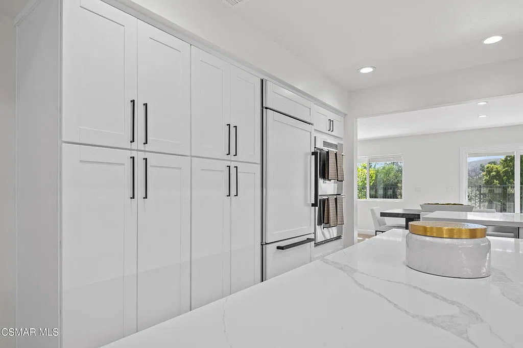 3 bed, 2.5 bath, 2458 sqft, $8,000 — Photo 2