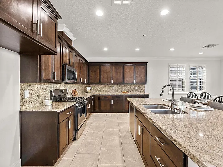 663 Addison Ln — Photo 30