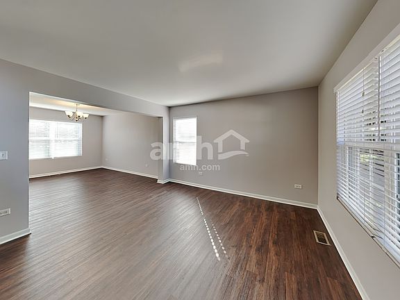 5th image of 3910 Stockton Dr