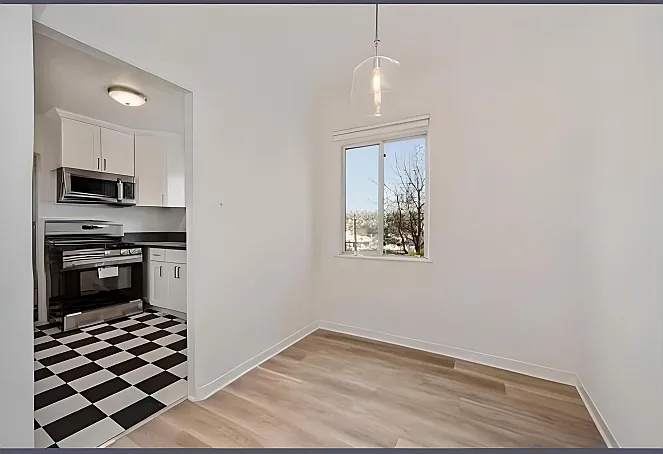 3270 Descanso Dr — Photo 3