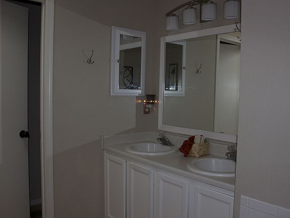 5th image of 523 De Soto St SE