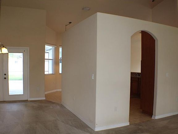 5th image of 20413 Melville St