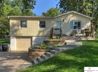 8965 Laurie Cir, Omaha, NE 68124