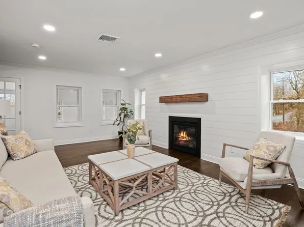 421 Shelton Rd, Trumbull, CT 06611