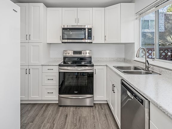 5th image of 21555 Dewdney Trunk Rd #48