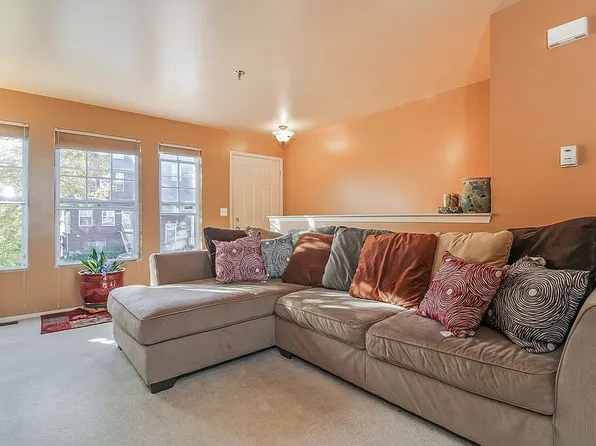 23328 Grayson Dr #1, Southfield, MI 48075