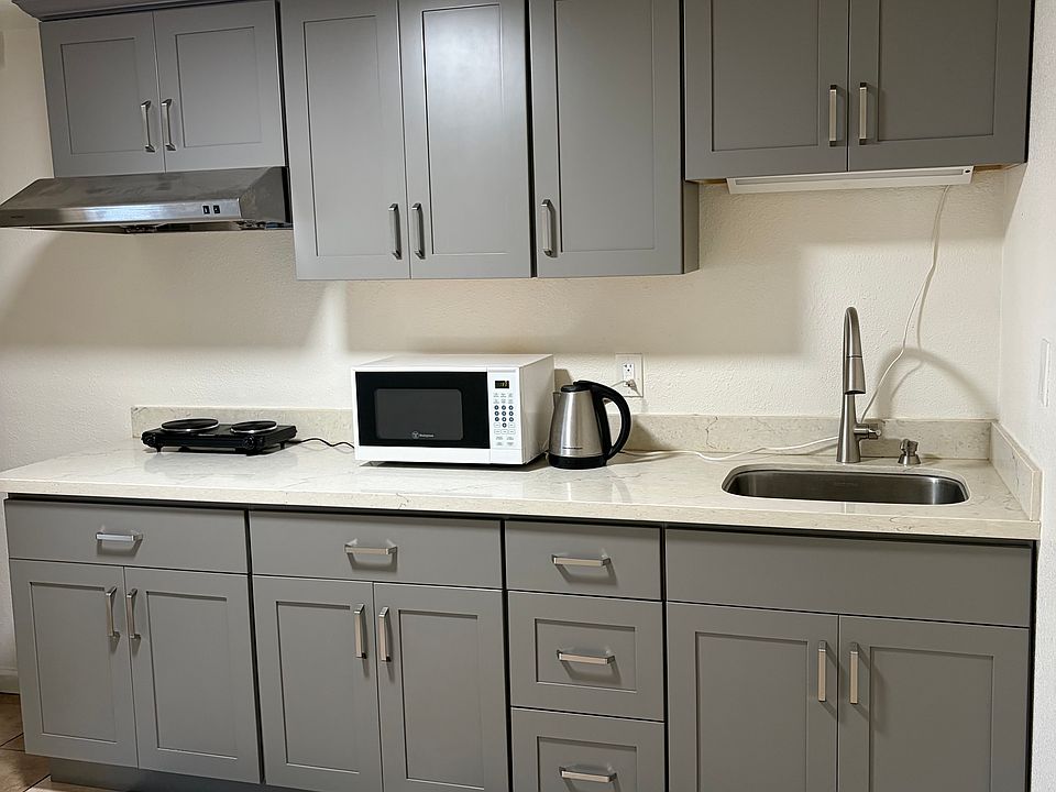 1st image of 585 Hanover St