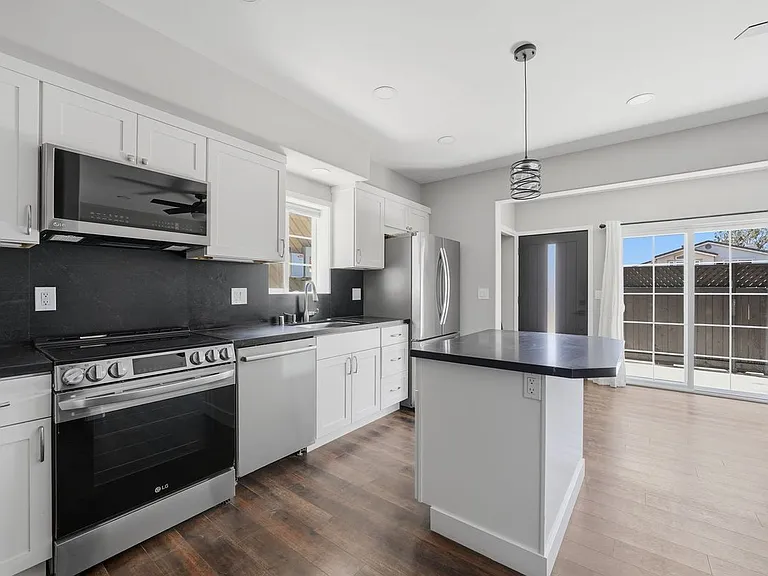 13869 Mercado Dr — Photo 6