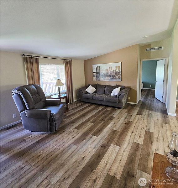 4th image of 269 E Laurel