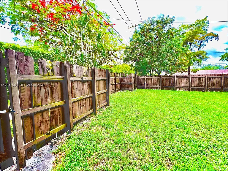 410 Pinecrest Dr — Photo 7