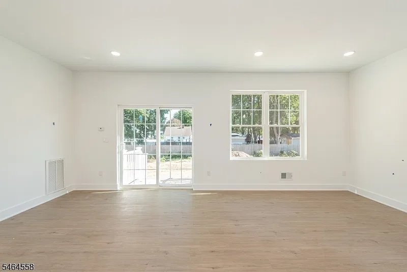 8 Halsey St — Photo 3