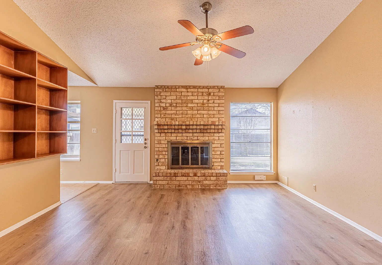 3 bed, 2.0 bath, 1582 sqft, $1,645 — Photo 4