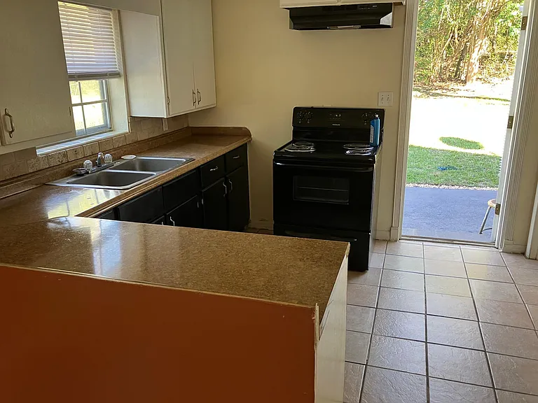 1217 Cleveland St — Photo 10