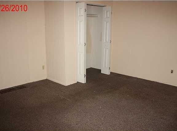3rd image of 1722 E Illinois St