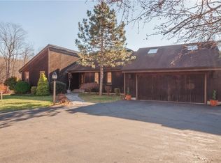 113 Whispering Woods Hl, Guilford, CT 06437