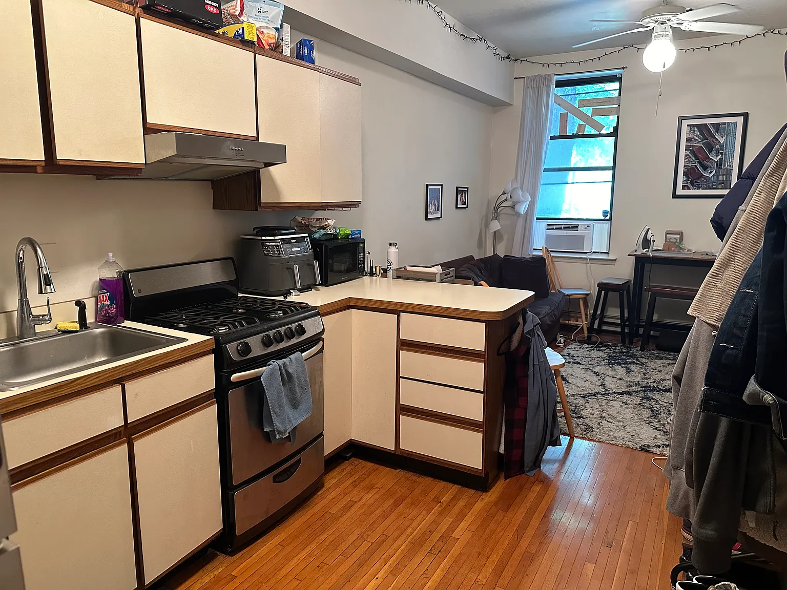 1 bed, 536 sqft, $2,400 — Photo 2