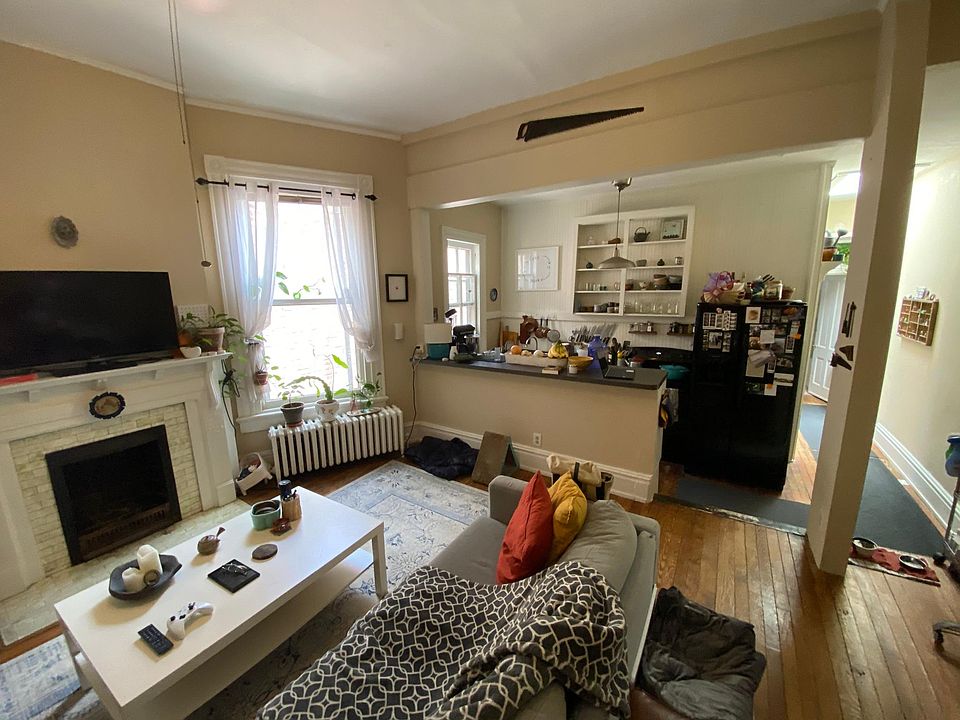 Living room towards Kitchen