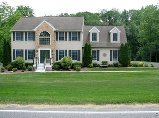 129 W Aluta Ml, Nazareth, PA 18064