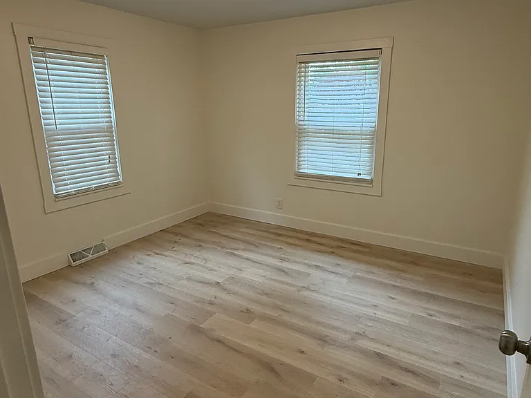 2418 E Kirkwood St — Photo 12