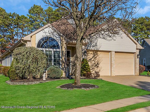 2nd image of 2346 N Chanticleer Court