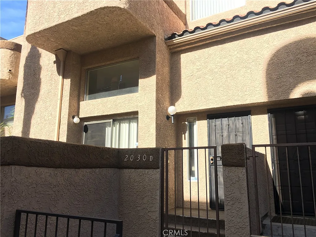 2 bed, 2.5 bath, 1364 sqft, $2,700 — Photo 1