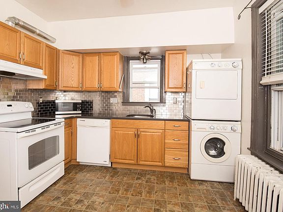 3rd image of 815 N 24th St #3