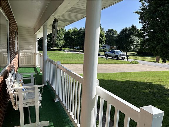 3rd image of 89 Creekview Rd