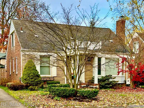 10134 Nadine Ave, Huntington Woods, MI 48070