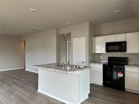 3rd image of 420 Park Hill Dr